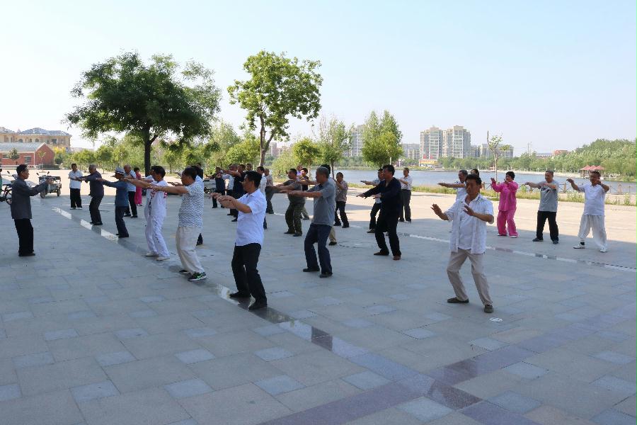 嘉祥县普及老年人太极拳,气排球活动动员会议暨嘉祥街道培训班开班