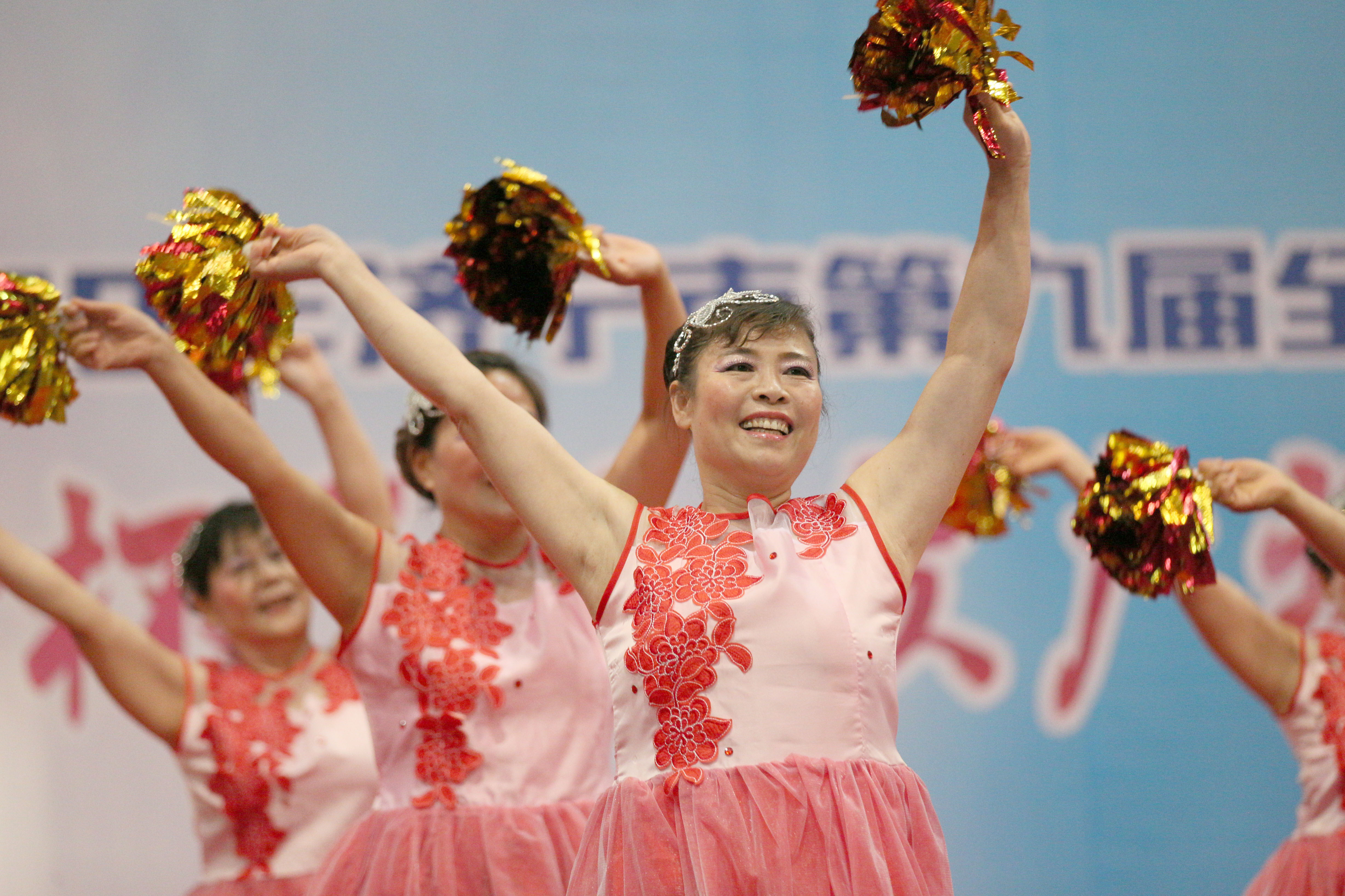 济宁大众广场舞大赛 348支队伍展风采