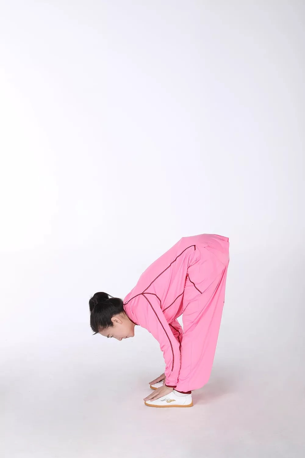 第六式 两手攀足固肾腰